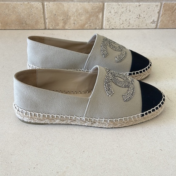 BRAND NEW Size 7 CHANEL Espadrilles in Beige and Black - Picture 3 of 12